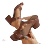 Chaussures femme en cuir, design à talons ouverts