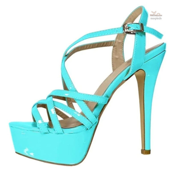 Look chic et moderne avec sandales à talons