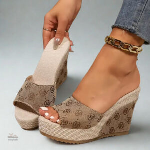 Sandales femme avec talons hauts, design sophistiqué