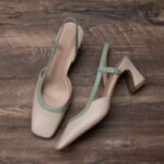 Talons carrés dorés, style chic pour toutes occasions
