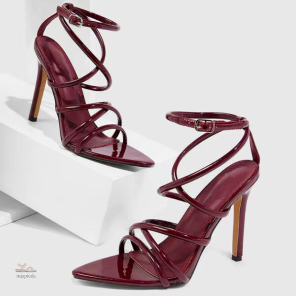 Modèle de sandales à talons, idéal pour l'été