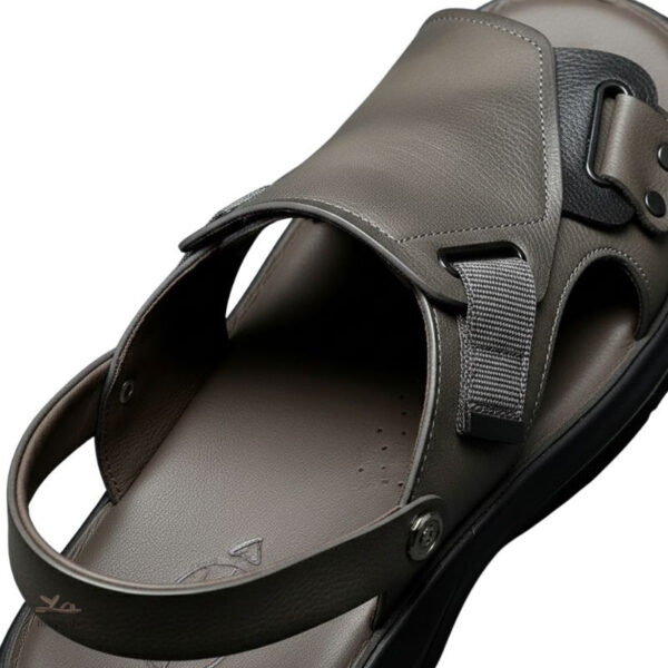Modèle de sandales en cuir avec soutien renforcé