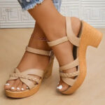 Modèle chic de sandales habillées pour femme
